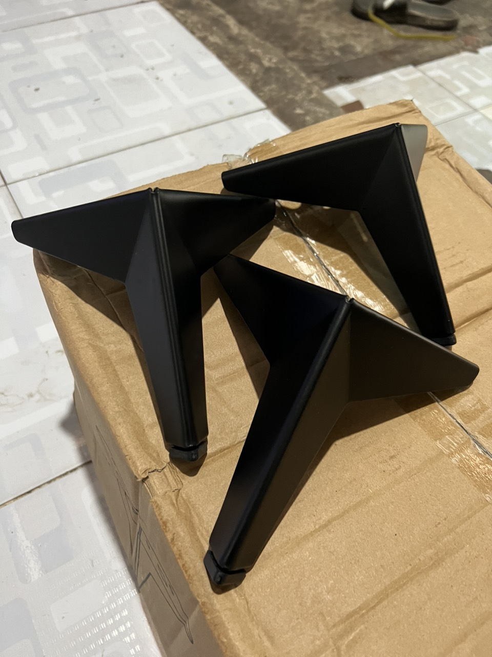 Chân bàn ghế sofa ba trạc xéo màu đen-15cm